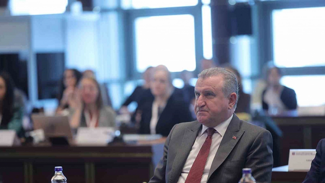 Bakan Bak: 'Gençleri bugünün ortağı ve karar süreçlerinin doğal paydaşı olarak görüyoruz'