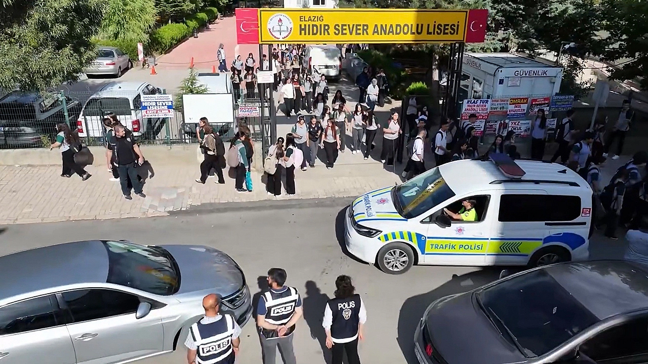 Elazığ’da okul çevresinde Narko Alan denetimi: Ehliyetsiz sürücüye 81 bin TL ceza