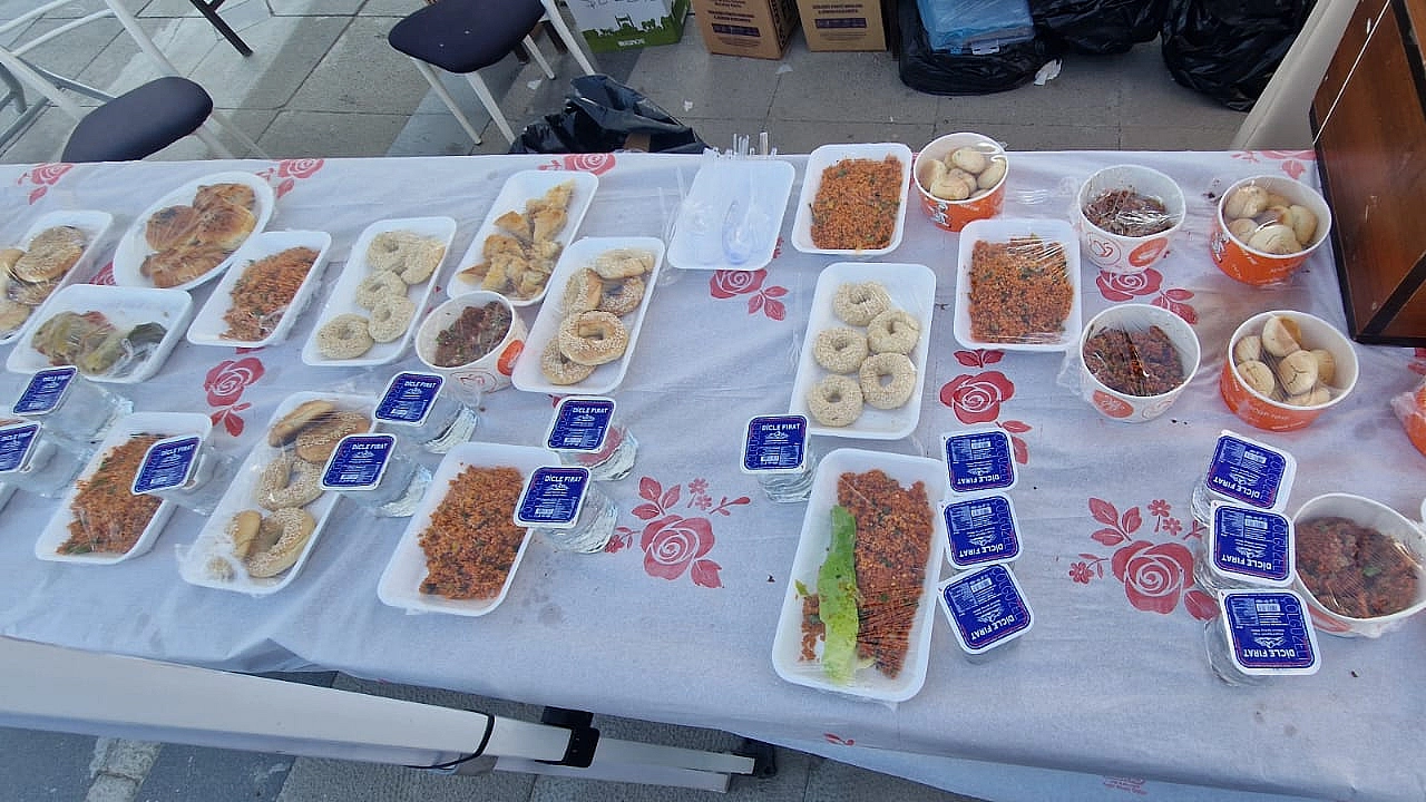 Zihinsel yetersiz çocuklar için kermes: Yeni servis aracı almayı hedefliyorlar