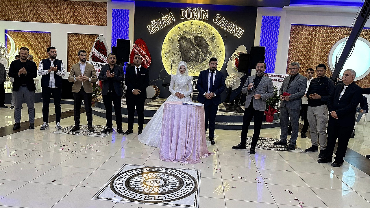 Elazığspor tribünlerinin emektarı Burak Sudan, Kader Fırat ile dünya evine girdi