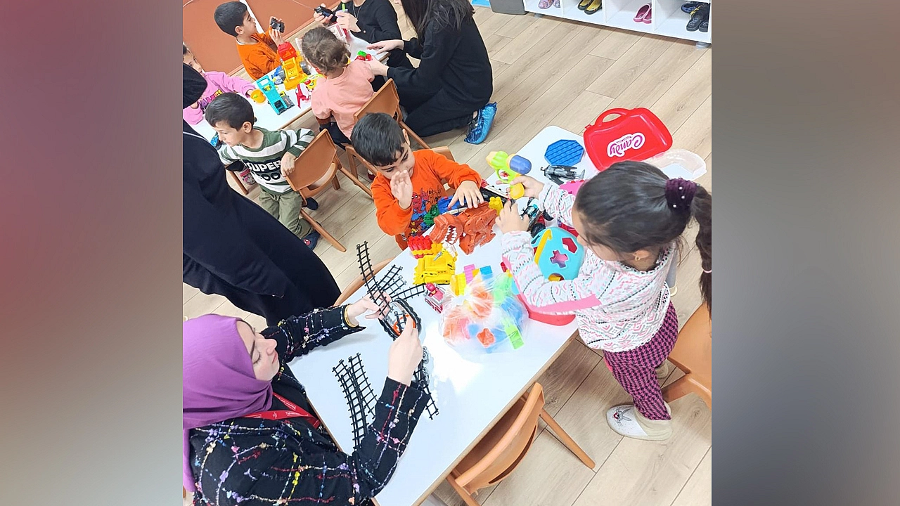 Paylaşarak büyüyorlar: Minik kalplerden anlamlı bir ziyaret