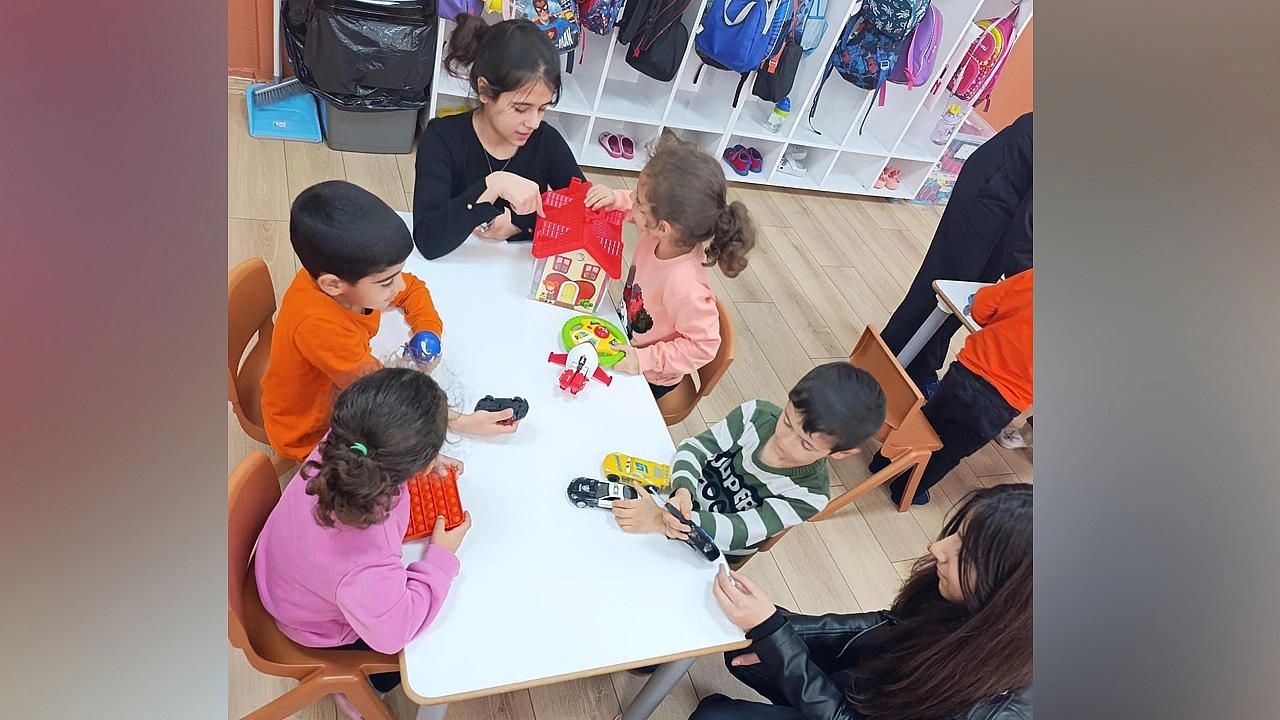 Paylaşarak büyüyorlar: Minik kalplerden anlamlı bir ziyaret