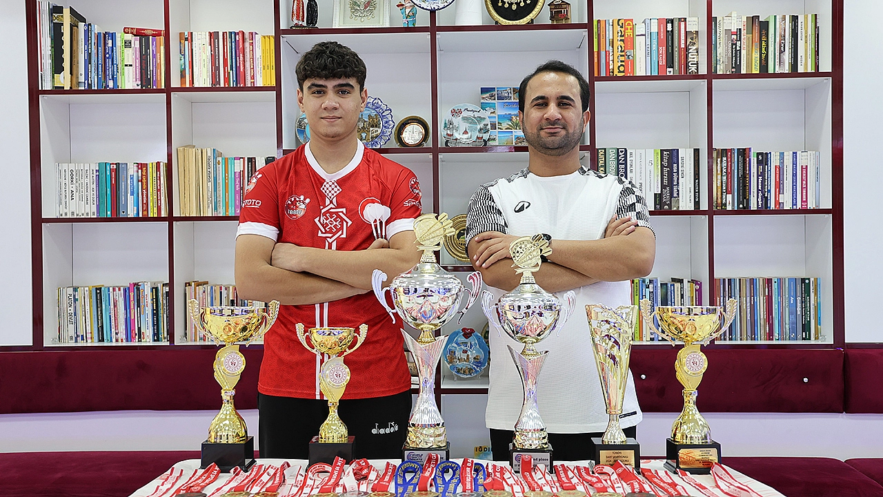 Elazığ'da Hobi olarak başladı, 14 yaşında dünya şampiyonu oldu