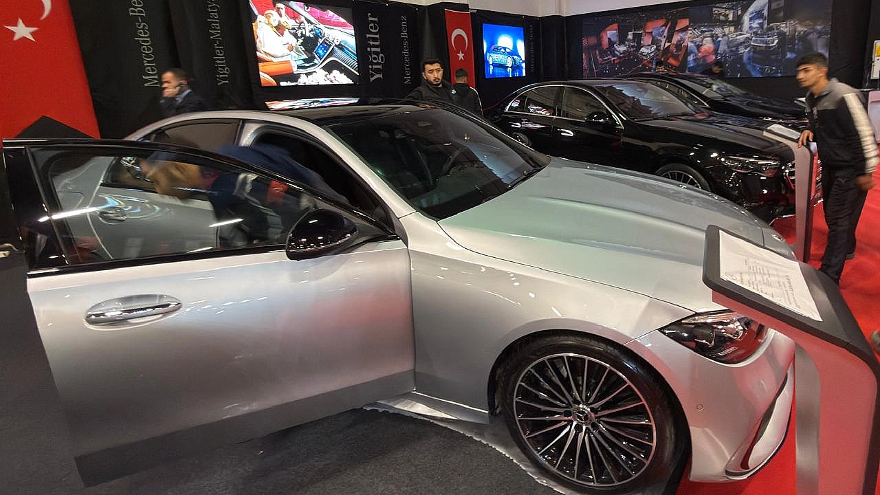 Şenol: 'Elazığlı vatandaşların otomobillere olan ilgisinden memnunuz'