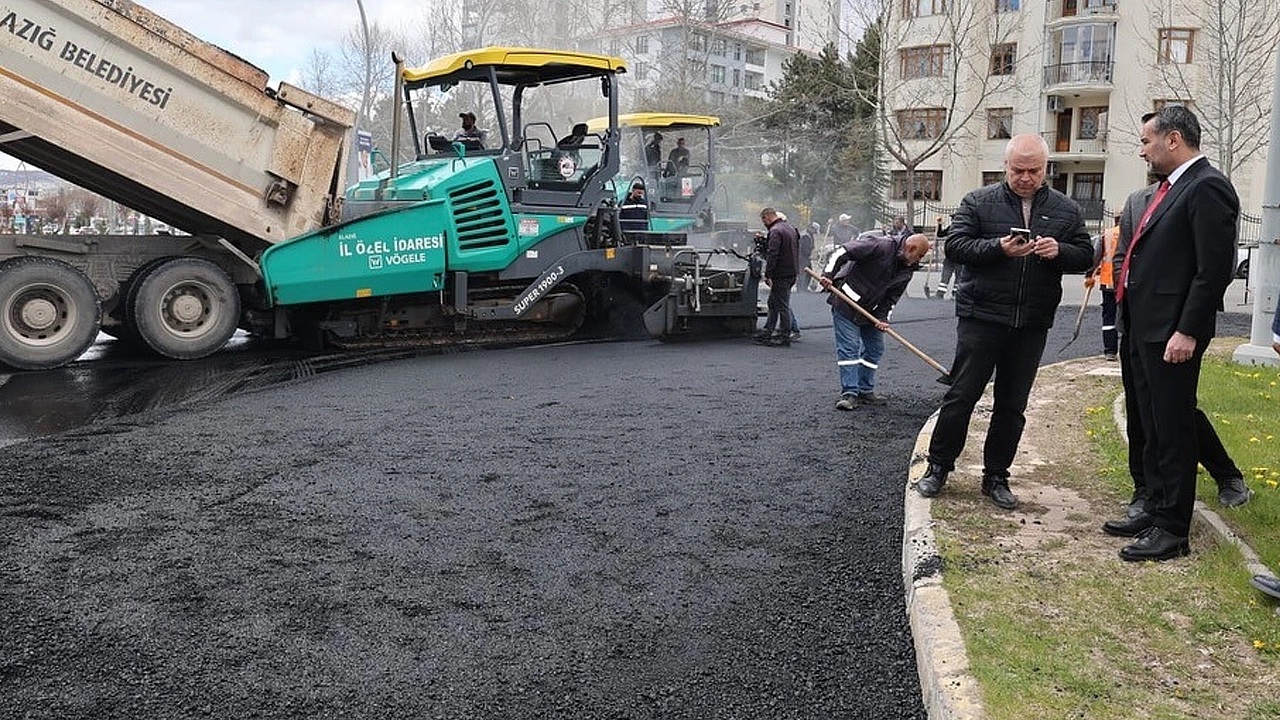 Elazığ'da yol yapım, bakım ve onarım çalışmaları aralıksız sürüyor