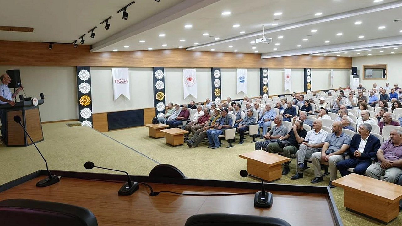Elazığ'da Üreticilere B-Reçete sistemi eğitimi verildi