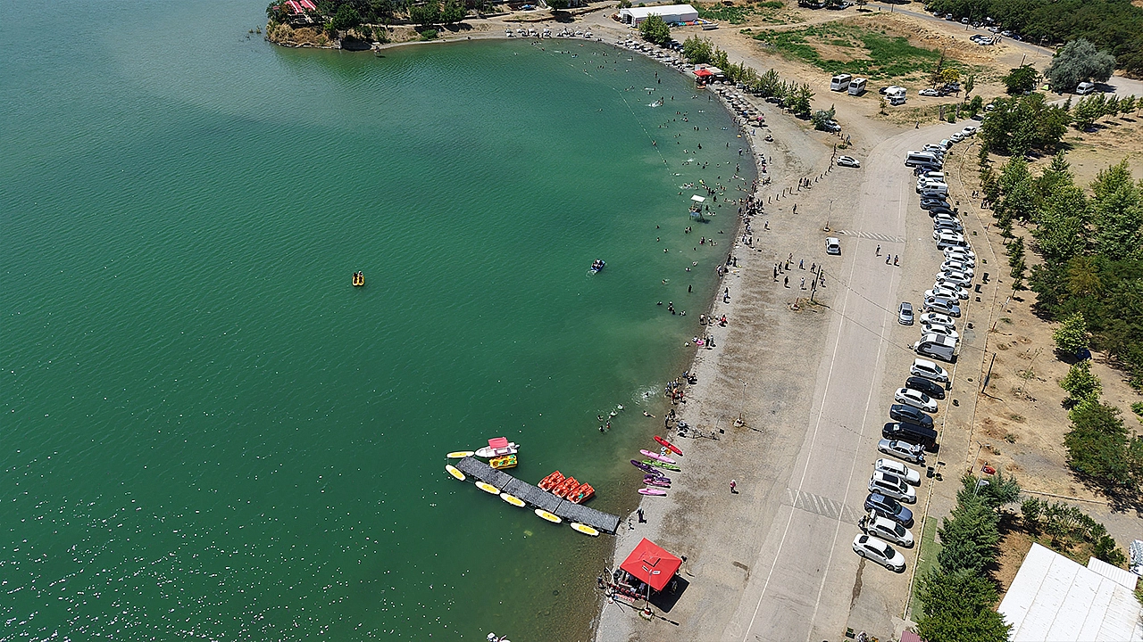 Hazar Gölü'nde tatil yoğunluğu