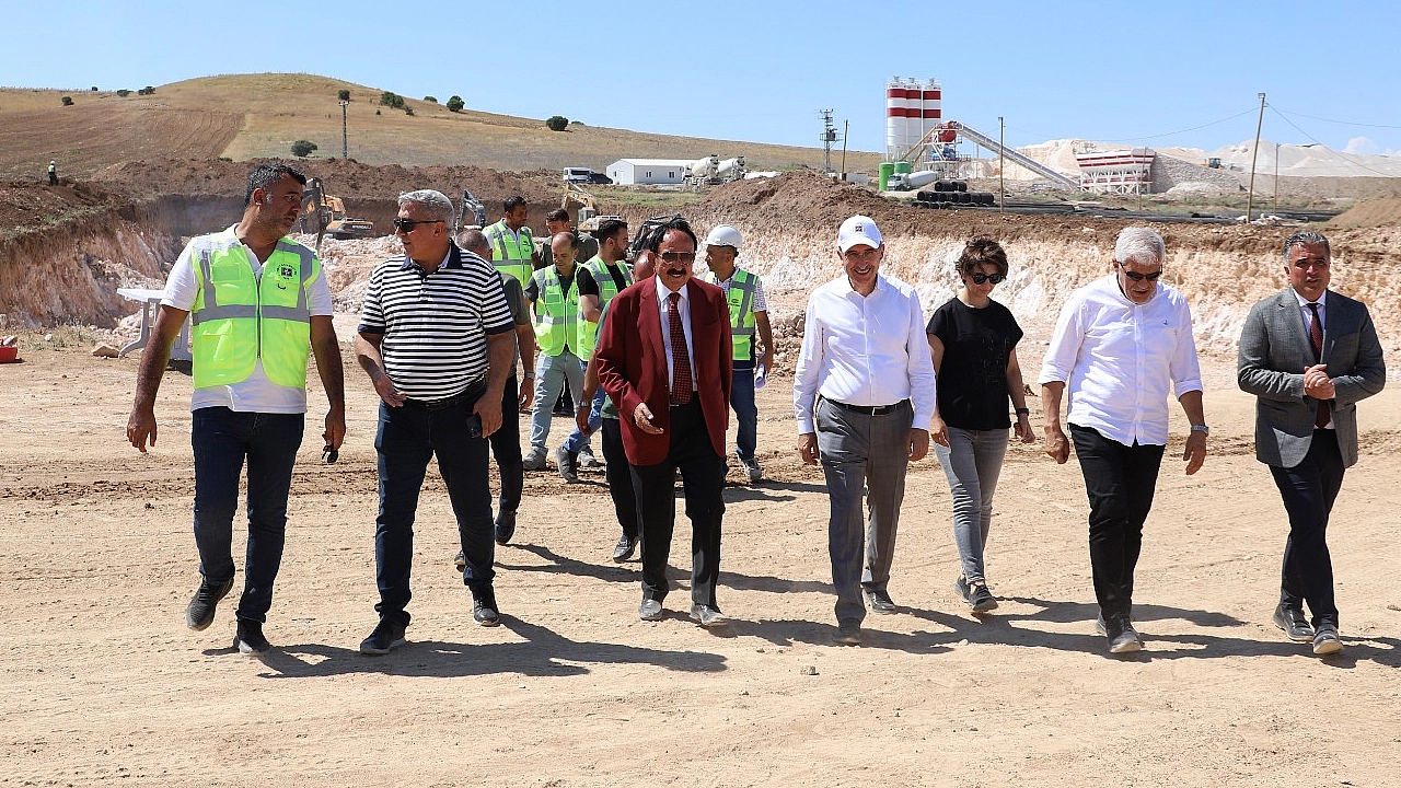 Elazığ Protokolünden Fırat Üniversitesi Yeni hastane binasına ziyaret