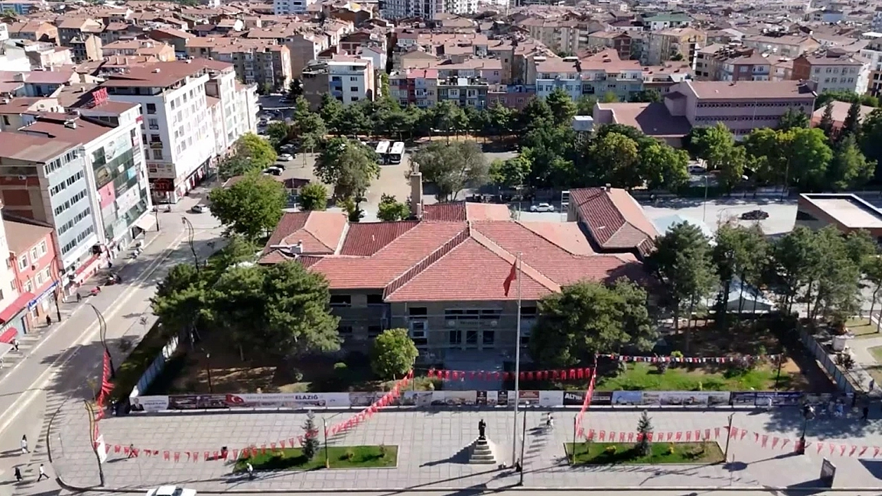 Başkan Şerifoğulları, Öğretmenevi'nde devam eden çalışmaları inceledi