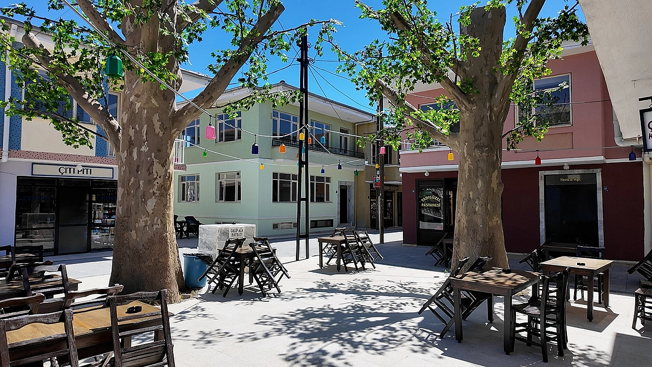 Elazığ'da Seksenler Sokağı geçmişin izlerini geleceğe taşıyor