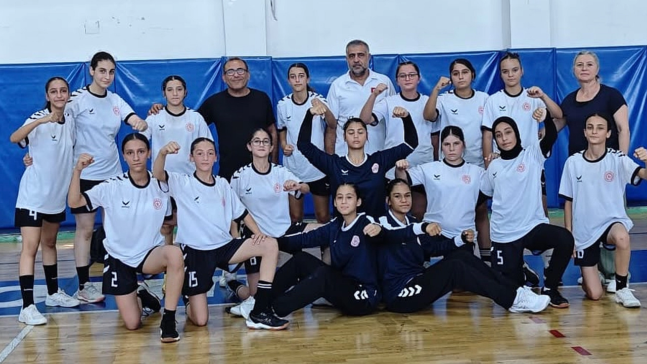 Elazığ'ın kız ve erkek hentbol takımları Türkiye Finalleri'nde