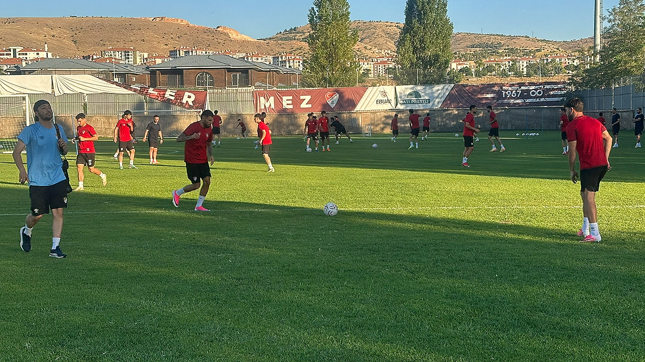 Elazığspor'da sezon öncesi hazırlıklar taraftar desteğiyle sürüyor