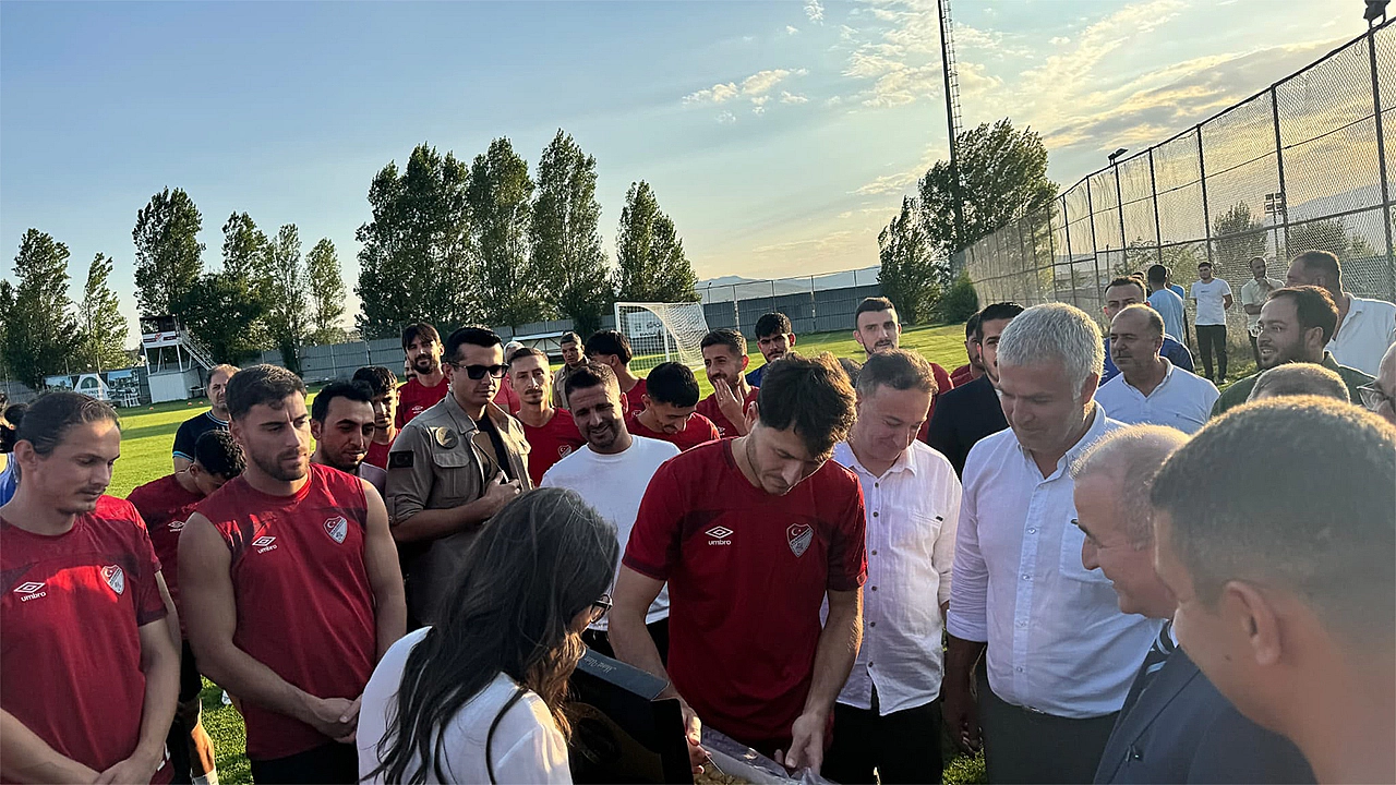 İl protokolünden Elazığspor'a yeni sezon öncesi destek ziyareti