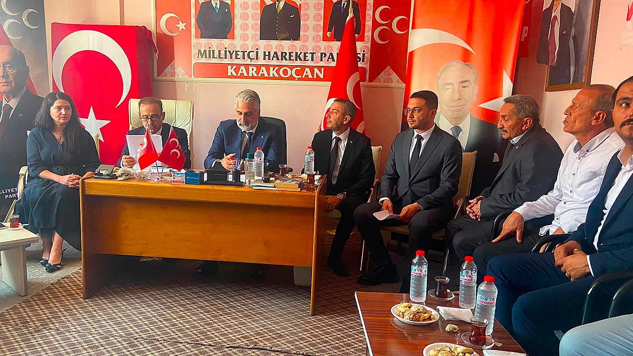 MHP'de birlik ve dayanışma içinde bayrak değişimi
