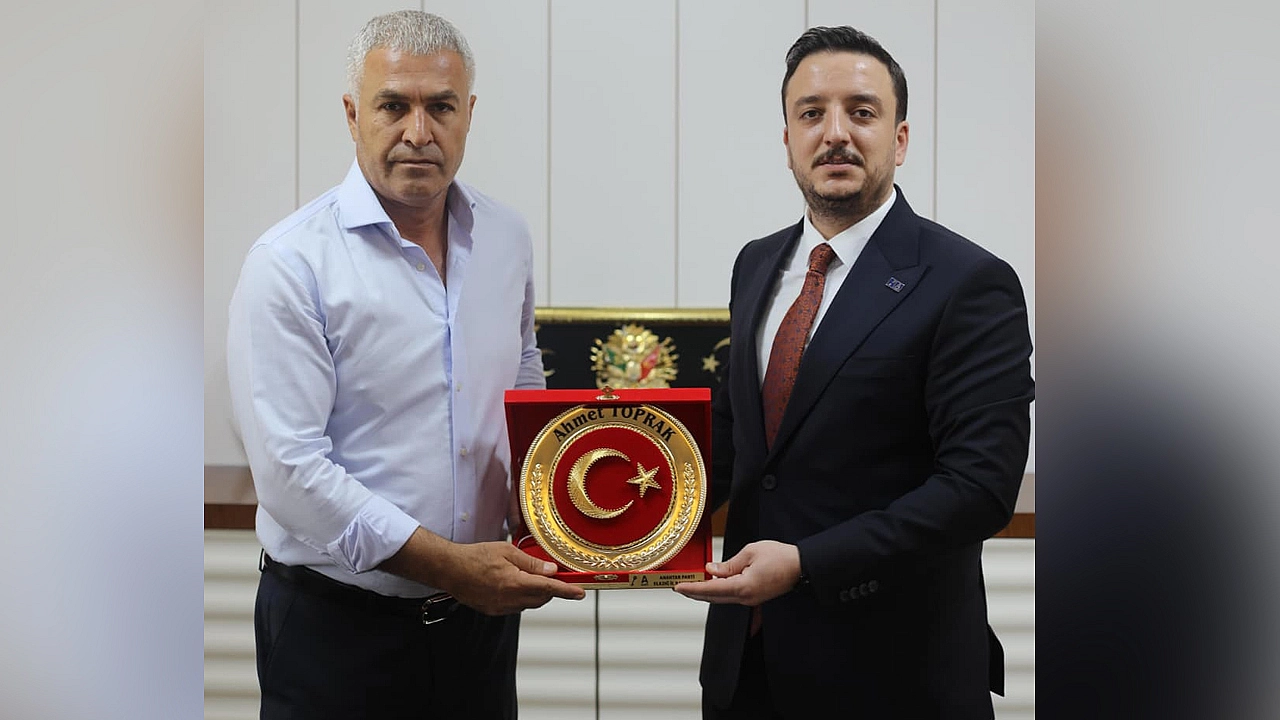 Anahtar Parti Elazığ İl Başkanı İbrahim Halil Sarışın'dan Elazığspor'a ziyaret