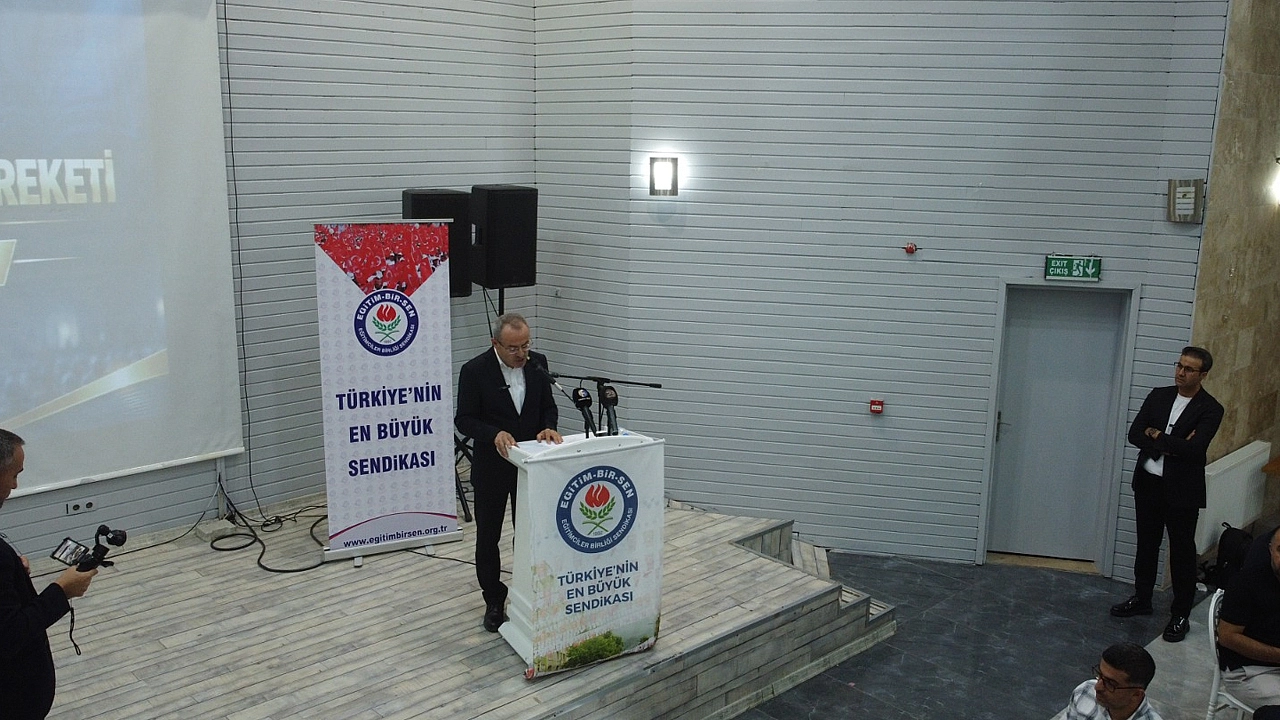 Eğitim-Bir-Sen'de seçim hareketliliği: Mustafa Çiçek ekibini tanıttı