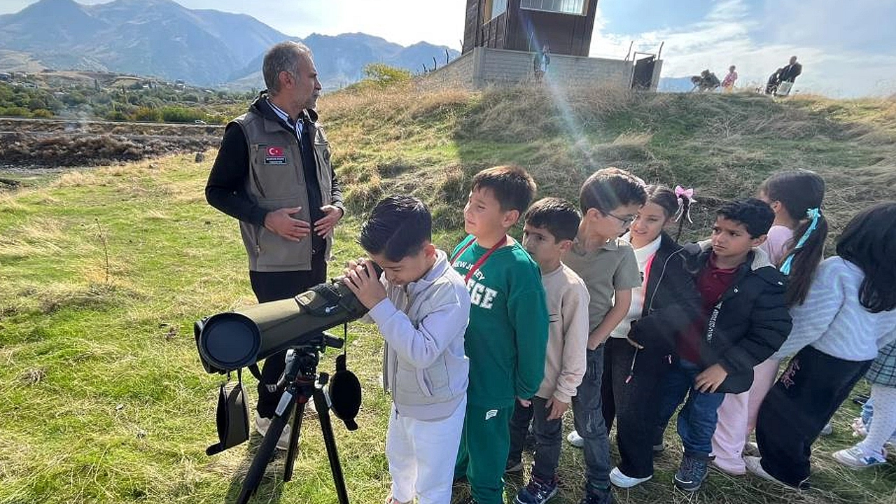 Minik öğrenciler kuş gözlemi ve tabiat eğitimine katıldı