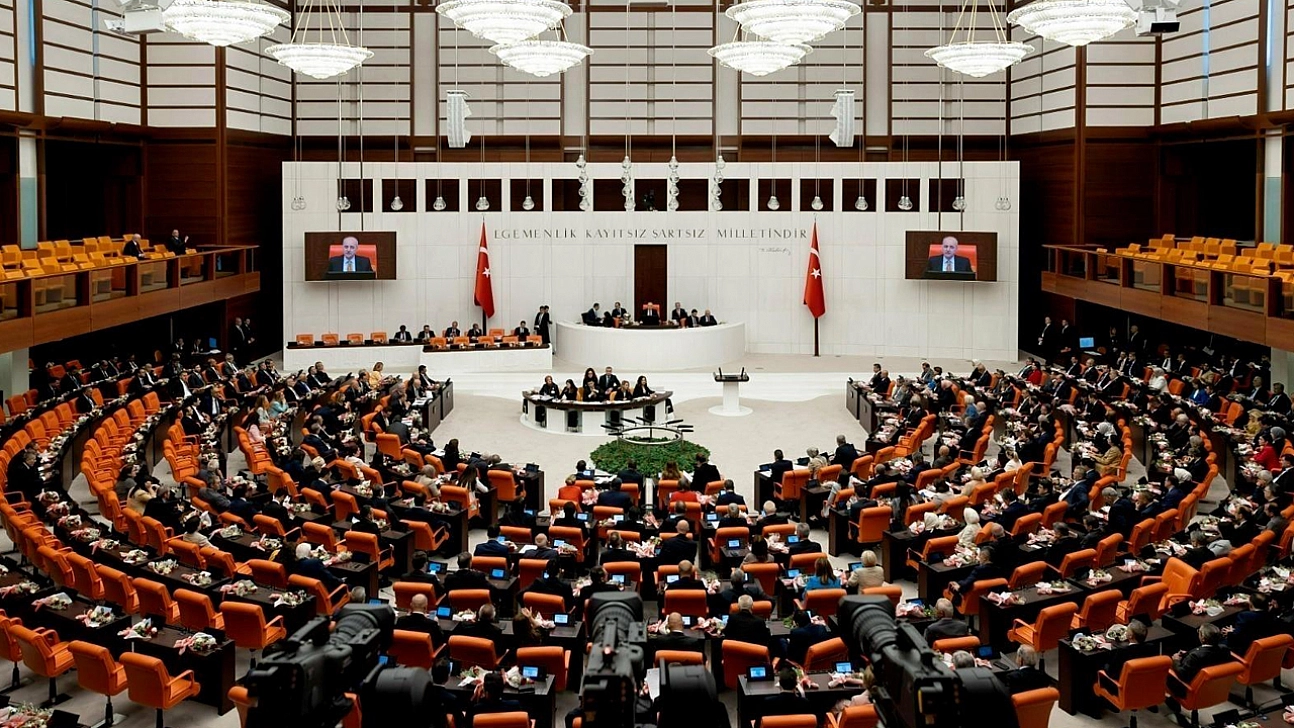 AK Parti'nin 12 maddelik çerçeve yasası bugün Meclis'e sunuluyor