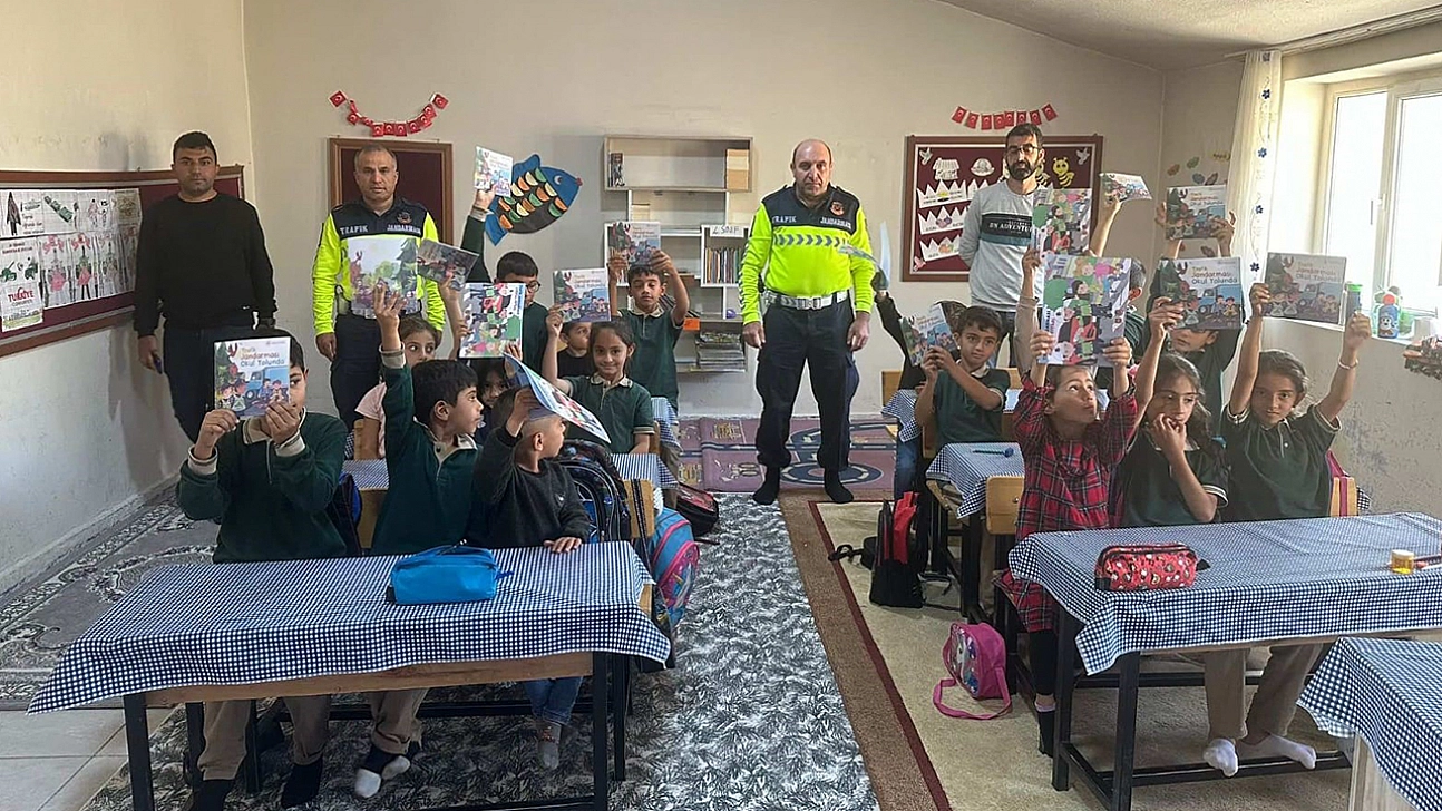 Bingöl'de jandarmadan öğrencilere trafik eğitimi