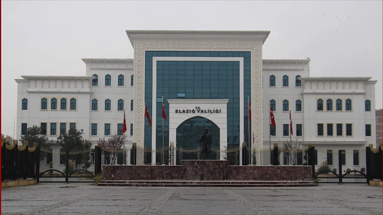 Elazığ'da Yoğun Kar Yağışı Nedeniyle Bazı İlçelerde Eğitime Ara verildi