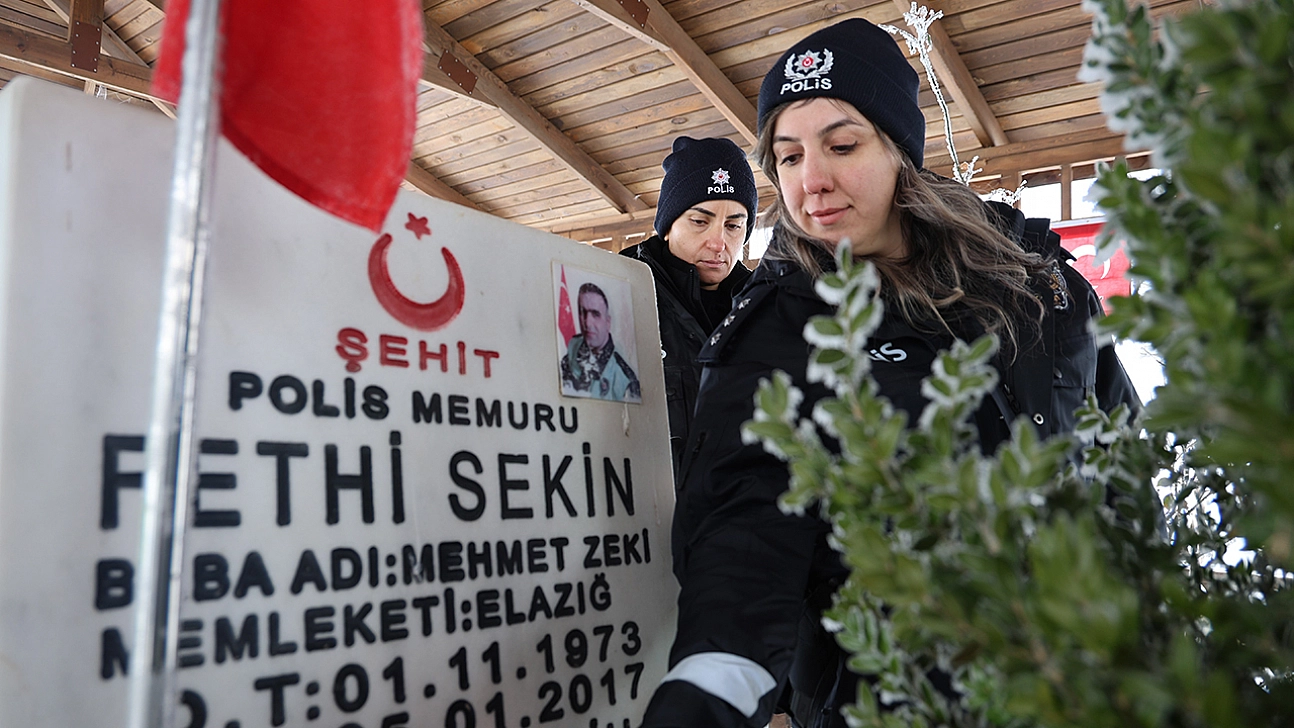 Şehit Polisimiz Fethi Sekin, Elazığ'daki kabri başında anıldı