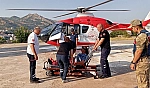 Ayağı kırılan kadın helikopterle hastaneye kaldırıldı