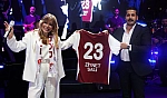 Elazığspor'dan Ziynet Sali'ye forma ve atkı