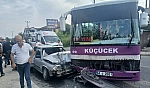 Halk otobüsü ile otomobil çarpıştı: 6 yaralı