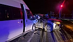 Otomobil ile minibüs çarpıştı: 12 yaralı