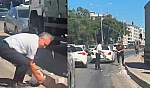 Rüzgarın savurduğu paralar yola saçıldı