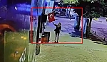 Türk bayrağını çakmakla ateşe verdi: Savunması pes dedirtti