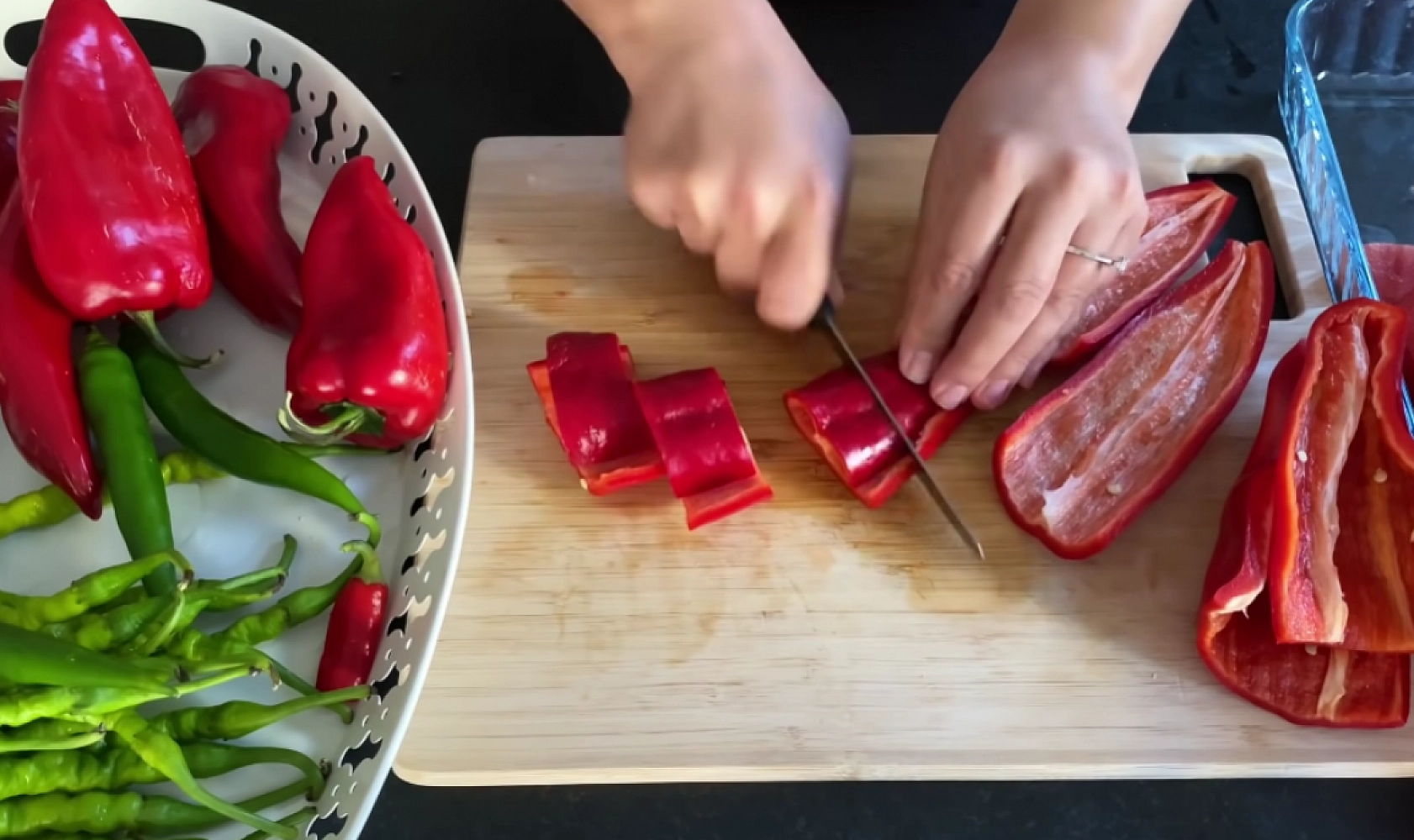 Elazığlı ev hanımları konserveyi bu yöntemle yapıyor! Bu tarifle herkes sizden bahsedecek. Asla ekşimiyor