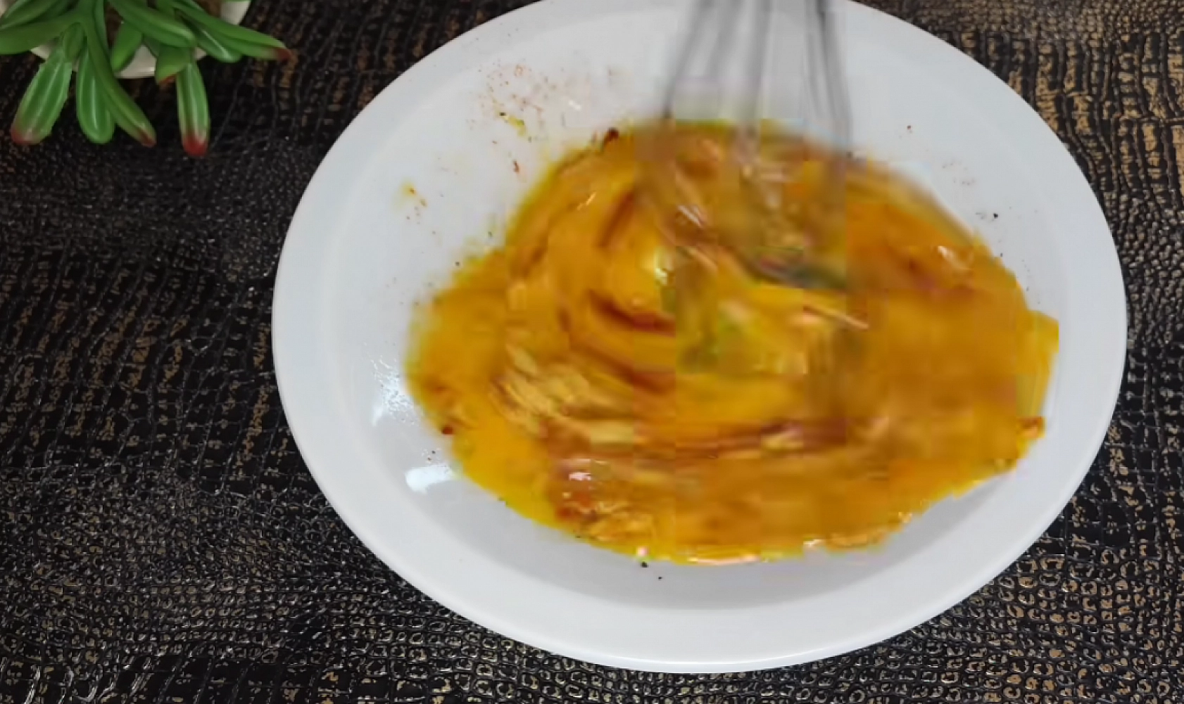 Patlıcan kızartmasını böyle yaparsanız asla yağ çekmez Lezzetine lezzet katıyor