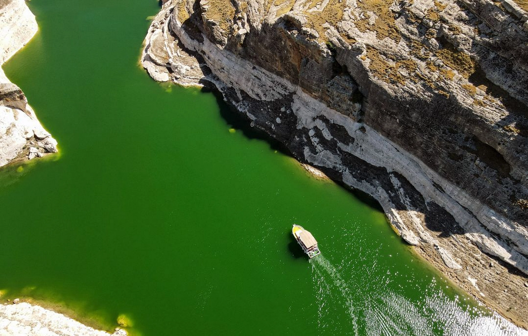 Droncu sınıf öğretmeninin çektiği eşsiz görüntüler hayran bıraktı