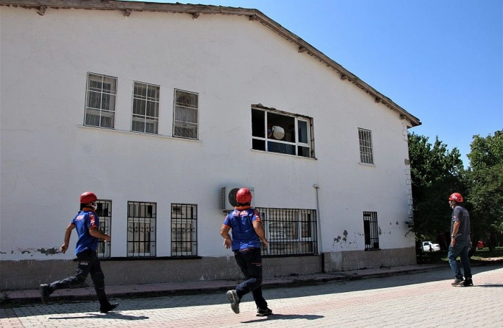 Elazığ'da deprem ve yangın tatbikatı nefes kesti