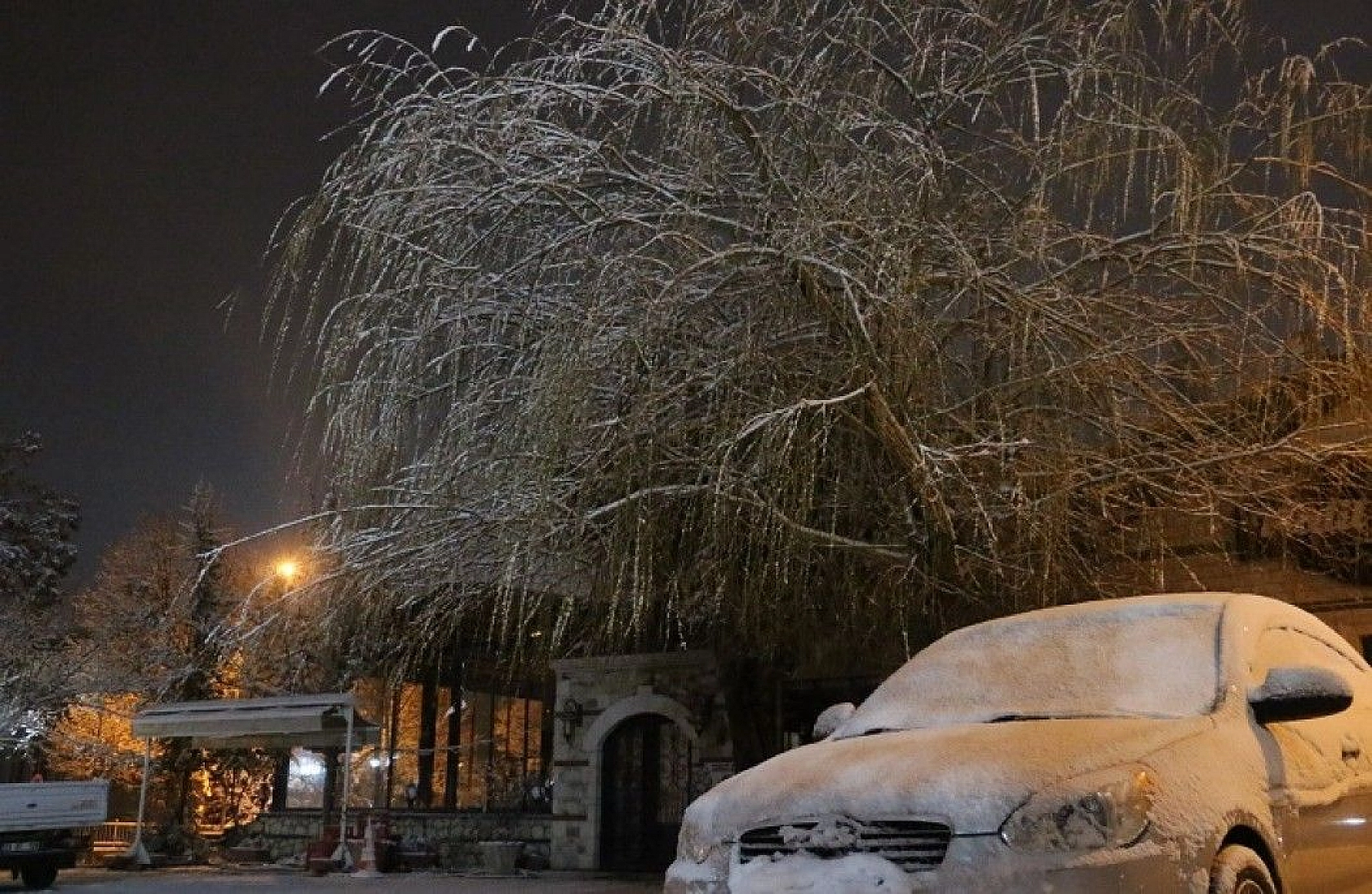 Karla kaplı Harput'ta ışıklarla görsel şölen
