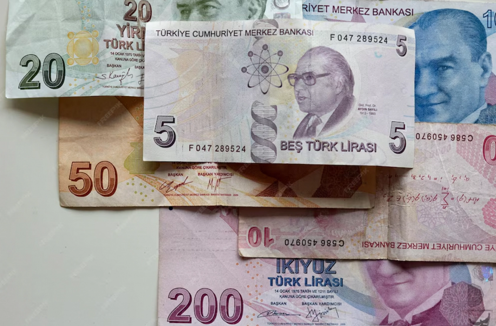 Memur ve emekliler için kötü haberi duyurdu! Ekonomist isim oranı açıkladı… Hayalleri yıkacak