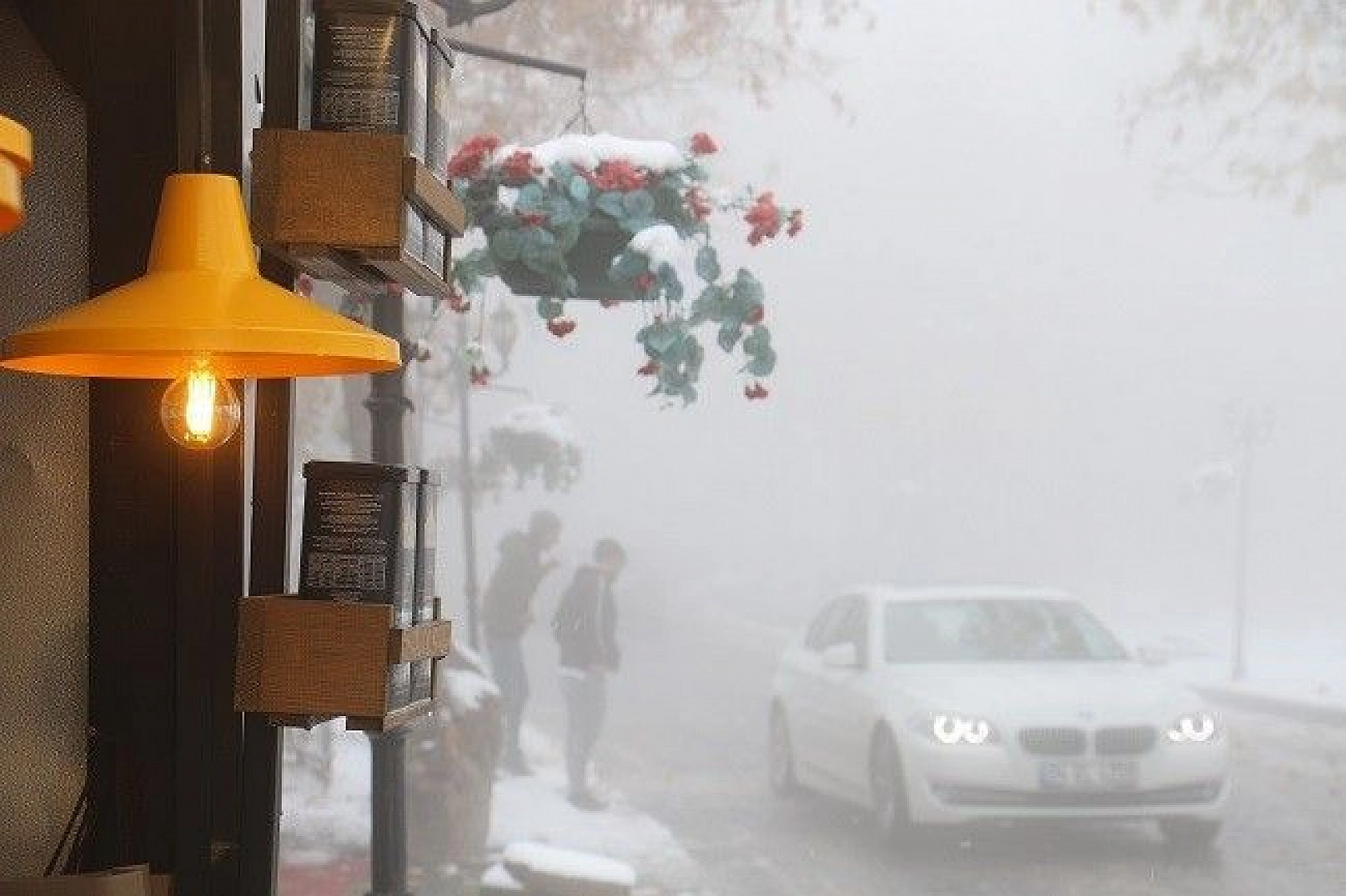 Elazığ'da kar ve sis altındaki tarihin eşsiz manzarası