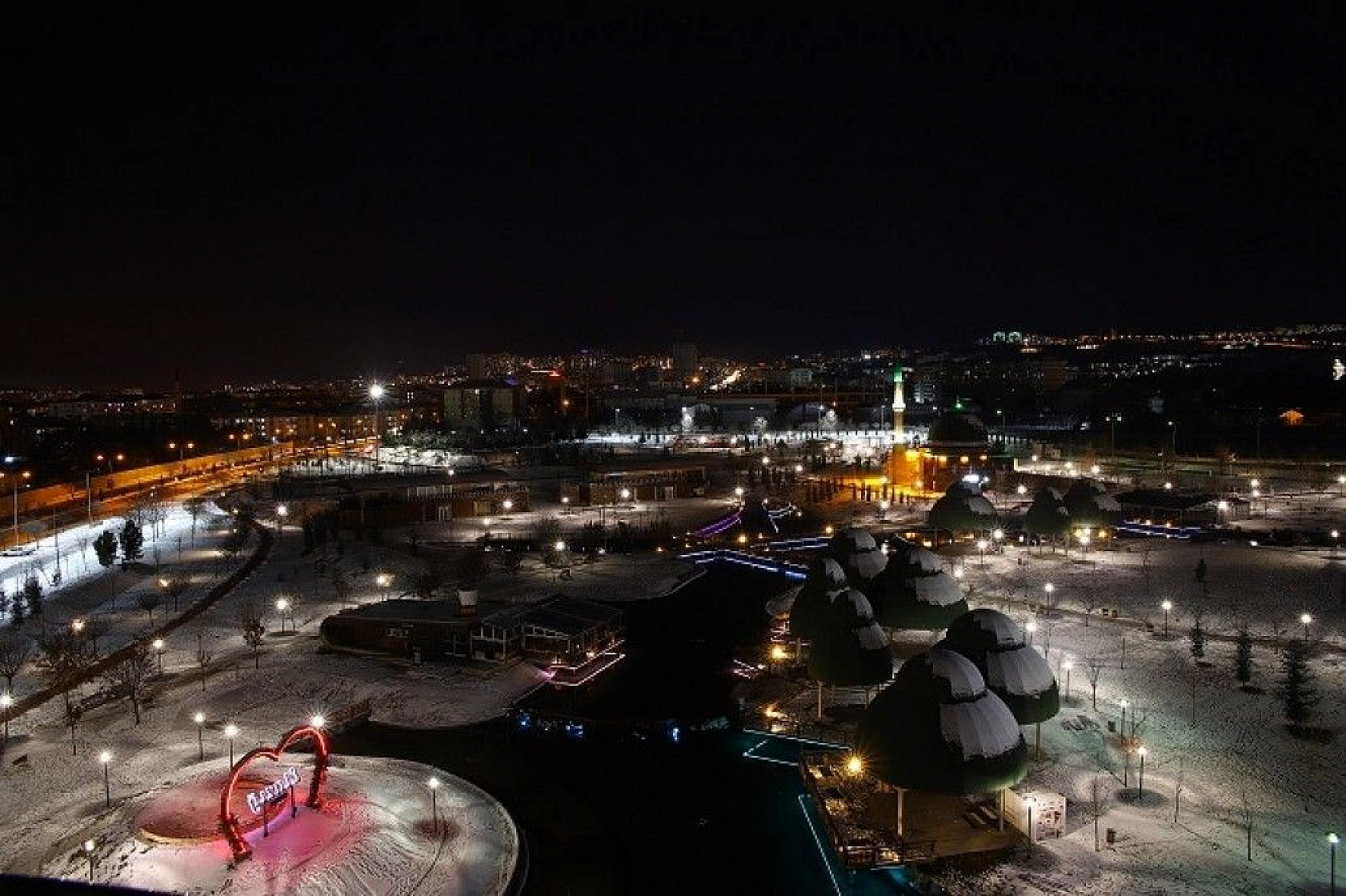 Elazığ'da kar kartpostallık görüntüler oluşturdu