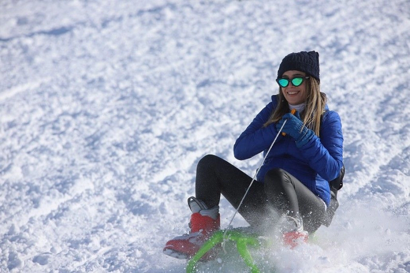 Göl manzaralı Hazar Baba Dağı'nda kayak keyfi başladı
