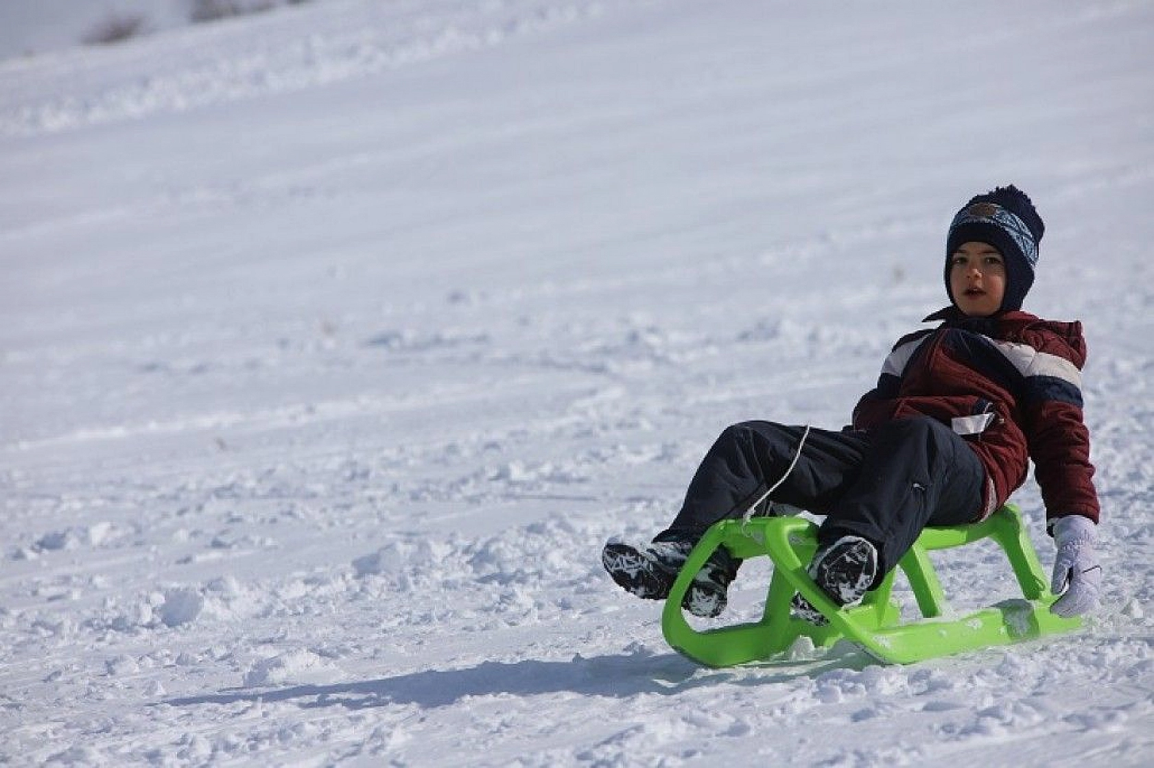 Göl manzaralı Hazar Baba Dağı'nda kayak keyfi başladı