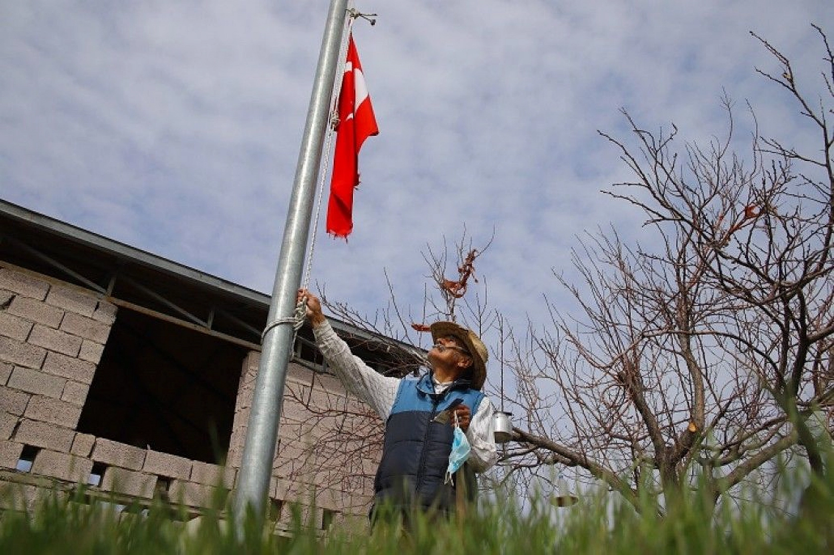 Adada çiçekler açtı