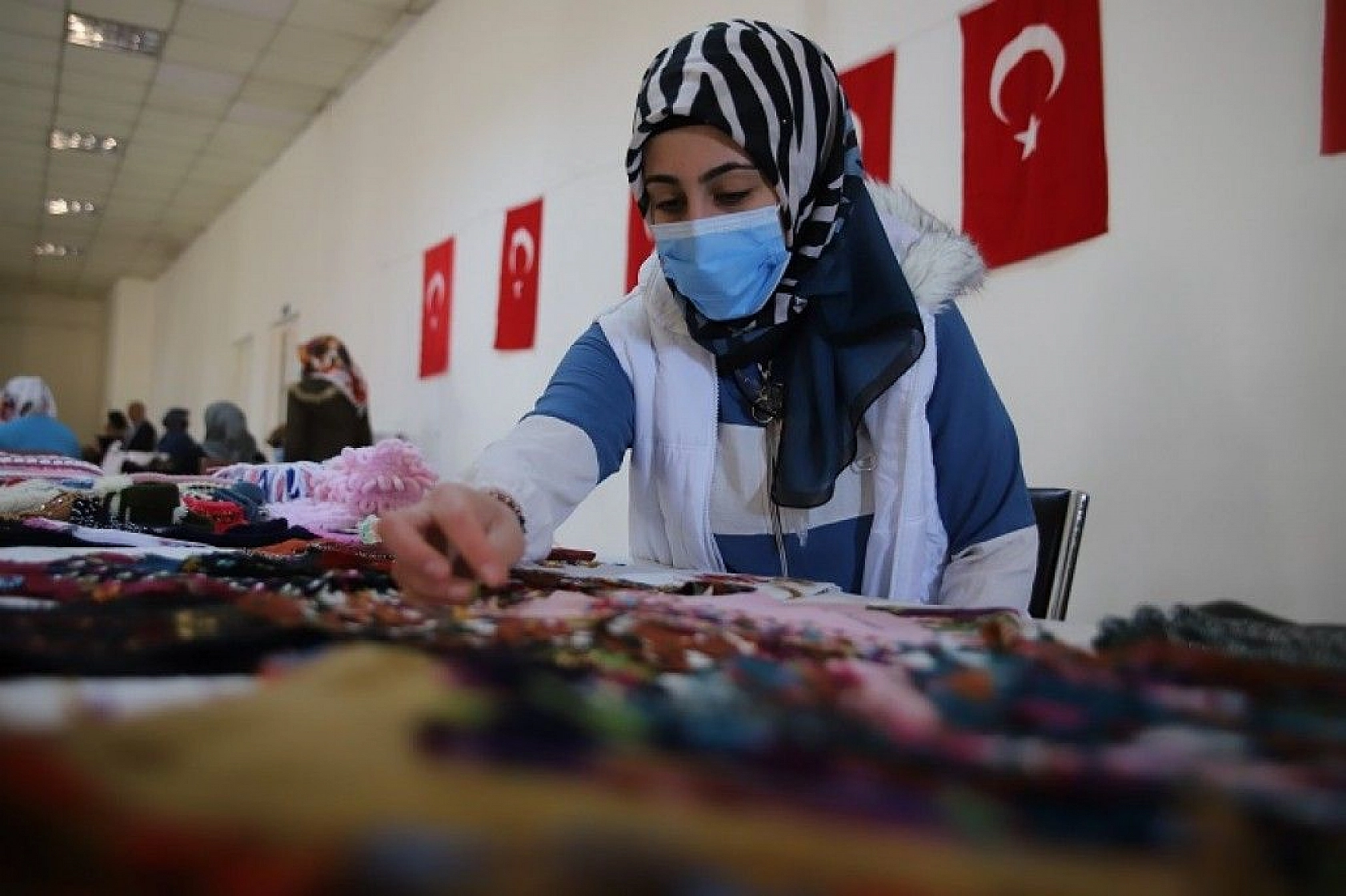 Mahalledeki sosyal tesis, 13 yıldır kadınlara iş kapısı oluyor