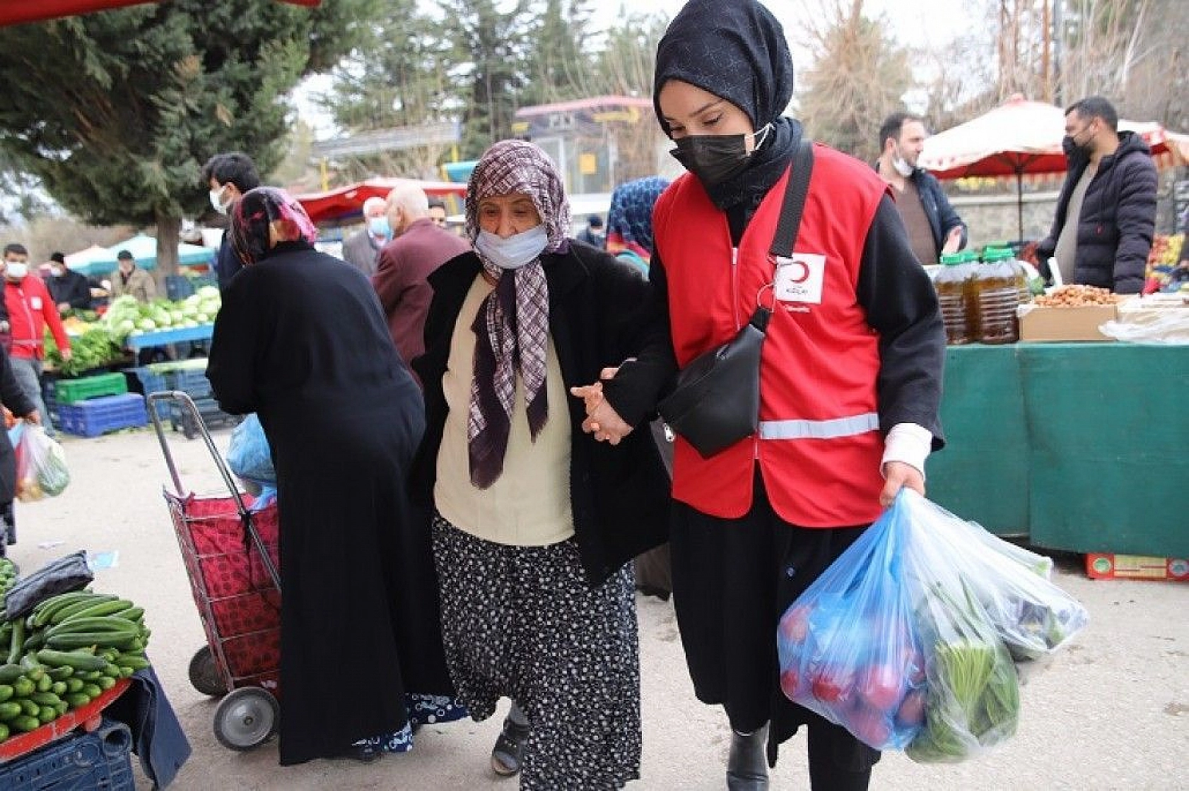 Genç gönüllülerden vefalı hareket