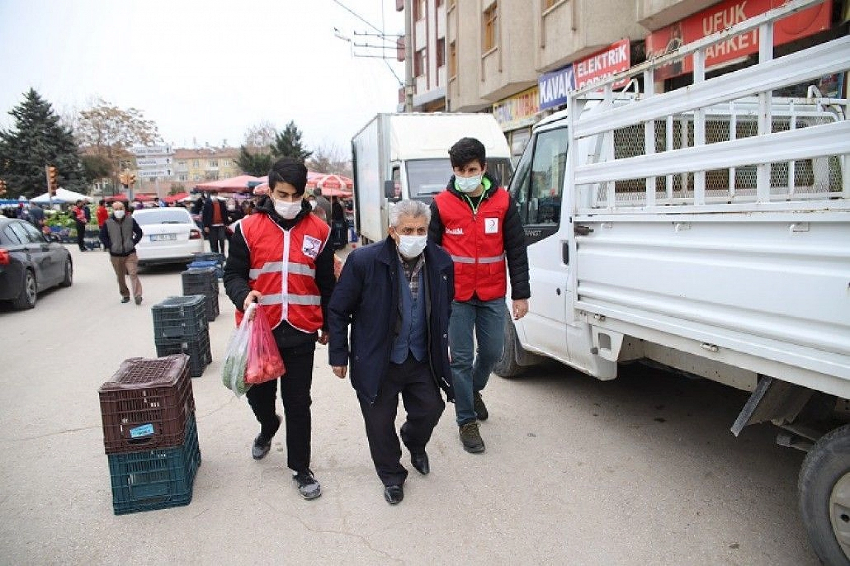 Genç gönüllülerden vefalı hareket