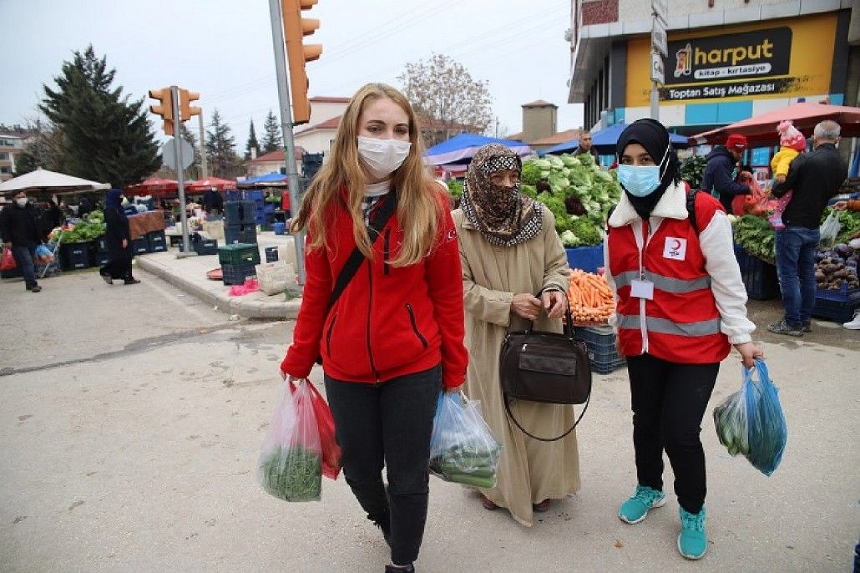 Genç gönüllülerden vefalı hareket
