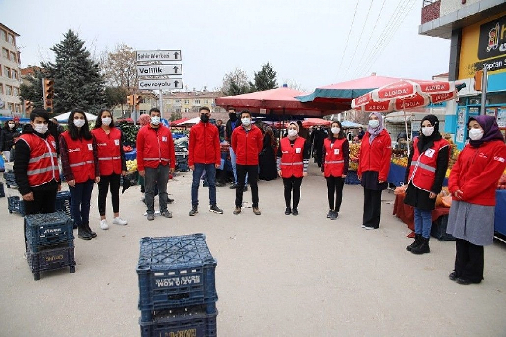 Genç gönüllülerden vefalı hareket