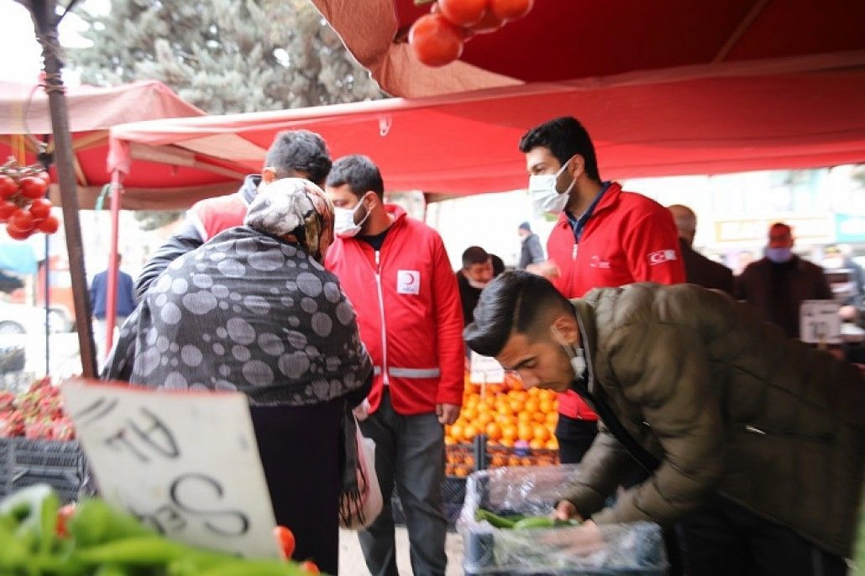 Genç gönüllülerden vefalı hareket