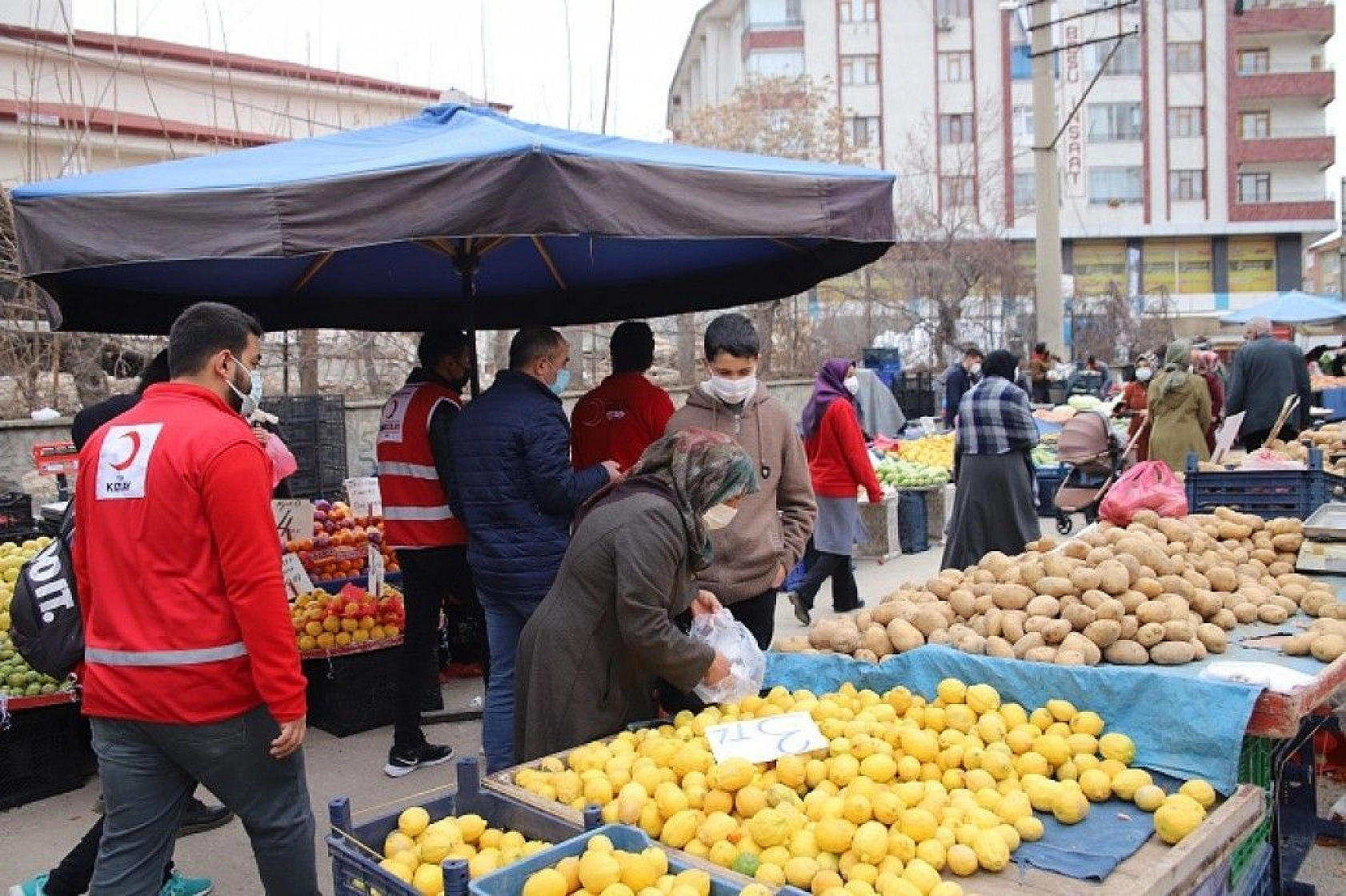 Genç gönüllülerden vefalı hareket