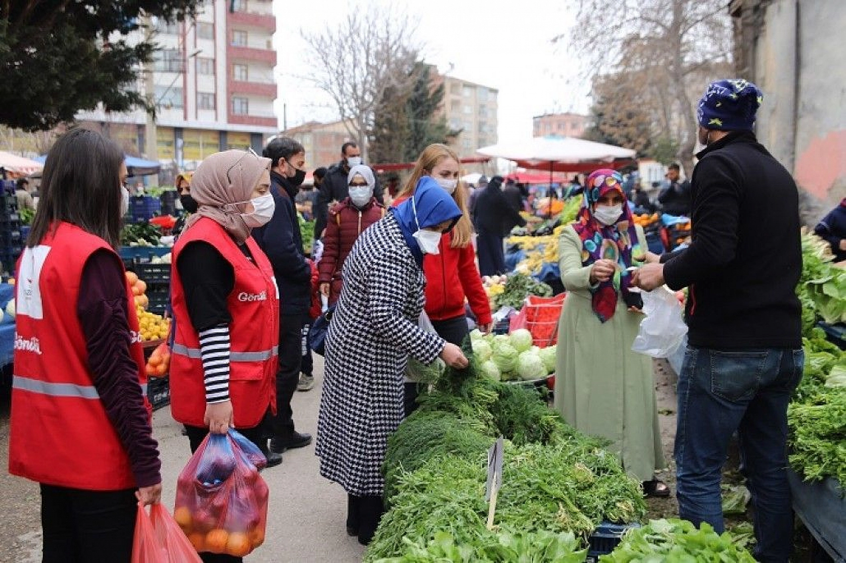 Genç gönüllülerden vefalı hareket